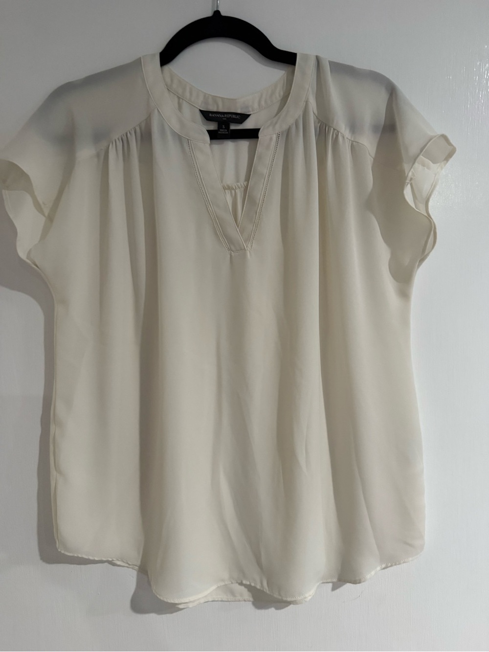 Banana Republic Factory Ivory V-Neck Flutter Sleeve Blouse